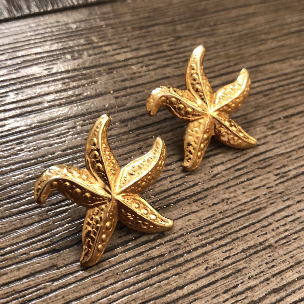 Avon 1987 Starfish Goldtone Metal Earrings - Picture 4 of 13